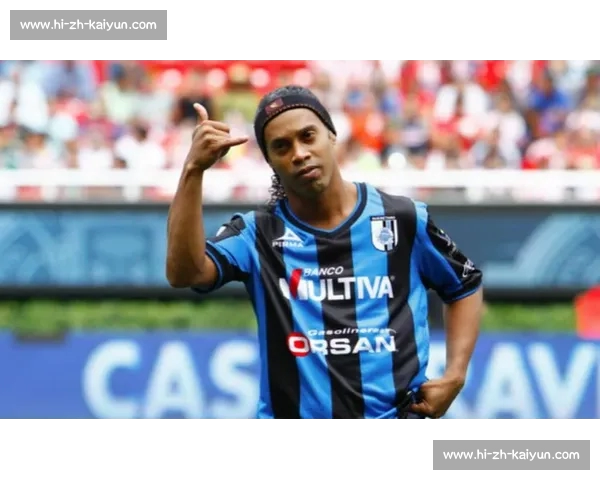 小罗携大罗、维尼修斯亮相 Nike 活动：传奇与新星跨代际传递足球正能量