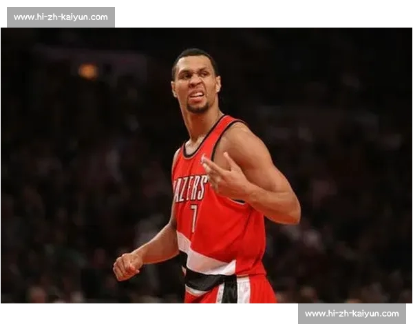 撕裂之城的双时代：罗伊的黄曼巴传奇与杨瀚森的青春风暴